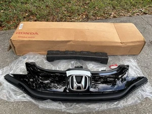 15-17 Honda Fit LX Front Grille Gloss Black 71120-T5R-A00 NEW OEM Honda USA - Picture 1 of 11