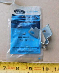 NOS PARKING BRAKE CABLE CLIP FOR 1984 FORD TEMPO & MERCURY TOPAZ CARS - Bild 1 von 1