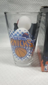 NUEVA YORK KNICKS NBA caja deportiva vaso de tiza cerveza pong juego - Imagen 1 de 6