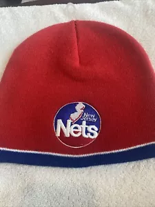 New Era NBA NEW JERSEY NETS Rojo Tejido Bordado Logo Gorro - NUEVO - Imagen 1 de 3