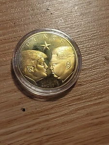 Moneda conmemorativa de desnuclearización de la Cumbre de Paz 2018 de Donald Trump y Kim Jong Un - Imagen 1 de 3