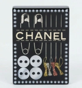 NEW 2017 CHANEL SEWING KIT PIN/BROOCH HIGHLY COLLECTIBLE  - Bild 1 von 4
