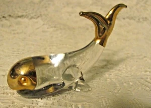Glass Whale With Gold Highlights - Picture 1 of 9