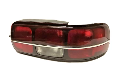 Lámpara trasera GM #5977152 - Caprice (1991-1992) - lado del pasajero Foto 1 de 4