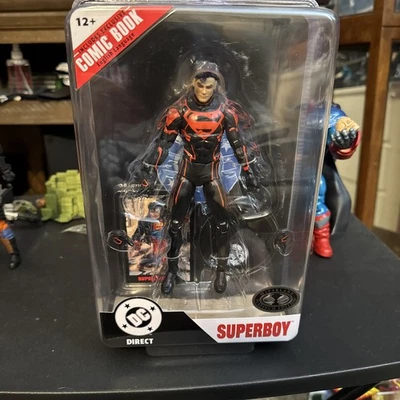 McFarlane Toys DC Page Punchers Superboy 白金版 Reign of Tomorrow — 第 1/4 张图片
