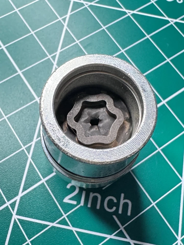 Llave de enchufe McGard 21 mm azul #84371 Foto 1 de 4