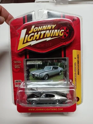Hurst Olds Cutlass 1968 1/64 Johnny Lightning Muscle Cars coche fundido a presión plateado B16 Foto 1 de 4