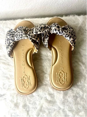 Sandálias femininas Alex Marie Hamala lantejoulas arco espuma com memória tamanho 8M - Imagem 1 de 4