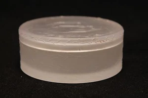 R. Lalique Milchglas runde Schachtel tanzende nackte Frauen Trois Figuren D'Orsay  - Bild 1 von 8