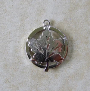 Canada Maple Leaf Round Sterling Silver Travel Bracelet Charm EMC - Picture 1 of 2