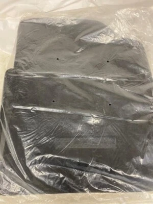 Оригинальный комплект черных напольных ковриков для KIA Sorento 2021-2022 годов выпуска R5F14-AC000 - Изображение 1 из 3