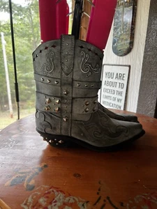 Rockin Country Gray Studded Mid Calf Boots Ladies size 9.5 Cowboy Cowgirl Gift - Picture 1 of 10