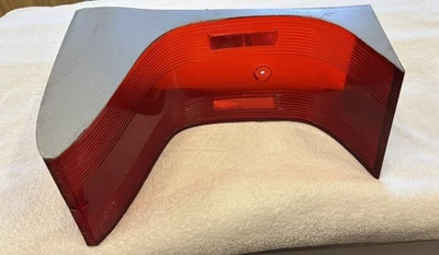 1967 Chrysler New Yorker lanterna traseira lente de parada lado esquerdo do motorista bom usado MoPar - Imagem 1 de 4