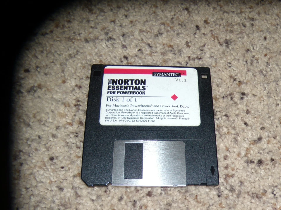 The Norton Essentials for Powerbook on 3.5" disk - Macintosh program - Image 1 of 1