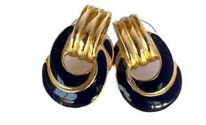 Pendientes Trifari Tono Dorado Negro Esmalte Firmado Arco Perforado Diseñador De Colección - Imagen 1 de 24
