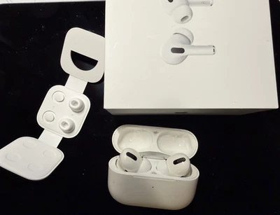 Apple AirPods Pro (1. Generation) – defekt – mit Ladecase (Lightning & Wireless - Bild 1 von 2