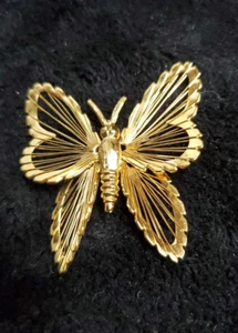 Broche broche mariposa vintage tono dorado Monet P6 - Imagen 1 de 5