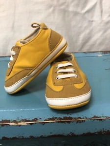 OshKosh B’Gosh Sneaker Baby Shoes Size 2 - Picture 1 of 6