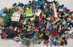 LEGO GROSSPACKUNG MINIFIGUR TEILE ZUBEHÖR 5 OZ MENGE zufälliger Zug aus klassischem Stapel - Bild 1 von 5