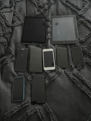 Spares and repairs , phones/ipads, phone cases iphone ipad ,  - Image 1 of 4