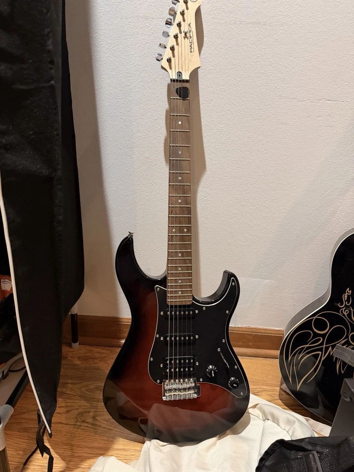 Yamaha Pacifica Electric Guitar And AMP - Image 1 of 3
