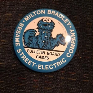 Rare Vtg Cookie Monster Milton Bradley Games Sesame Street Pinback - Picture 1 of 2
