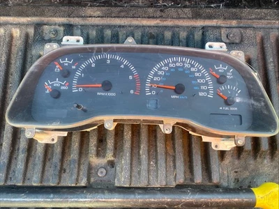 Cuadro de instrumentos Dodge Dakota/RAM 1500 2500 1998-2001 P56020618AC Foto 1 de 4