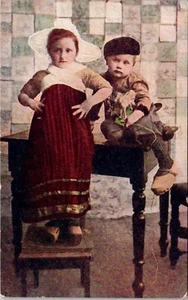 Niederländische Kinder Zwei traurig aussehende Kinder Postkarte - Bild 1 von 2