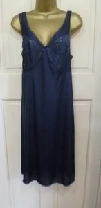 VINTAGE ST MICHAEL HÜBSCHER MARINEBLAUER LANGER SLIP AUS SEIDIGEM POLYESTER HÜBSCHE SPITZE GRÖSSE 16 - Bild 1 von 7