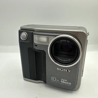 Sony Mavica MVC-FD7 Floppy Disk Digital Camera - 10x Zoom - Image 1 of 4