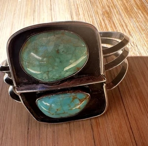 NATIVE AMERICAN NAVAJO HANDMADE STERLING SILVER & TURQUOISE CUFF BRACELET - Picture 1 of 9