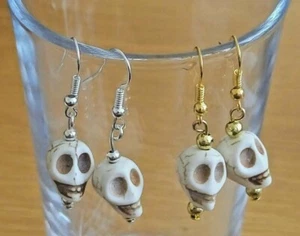 TOTENKOPF OHRRINGE: Ohrlöcher; Elfenbein; wahlweise vergoldete oder versilberte Haken - Bild 1 von 10