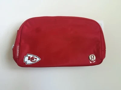 Bolso Cinturón Kansas City Chiefs NFL Lululemon Everywhere Rojo Verdadero Foto 1 de 4