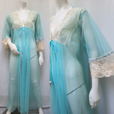 LENCERÍA BATA PEIGNOIR VINTAGE AZUL NAILON CINTA DE GASA Y ENCAJE RIBETE - Talla L Foto 1 de 4