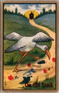 Postal de saludos de cómic de cigüeña/bebé de la década de 1910 "On The Trail" artista FAMOSS/sin usar - Imagen 1 de 2