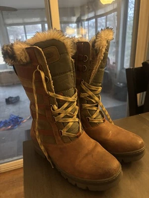 Botas altas de invierno Keen Wapato de cuero marrón con aislamiento de piel sintética para mujer talla 10 Foto 1 de 4