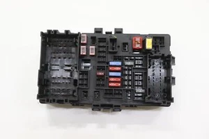 2016 - 2020 CHEVROLET SUBURBAN FUSE RELAY JUNCTION BOX BLOCK MODULE OEM 84114432 - Picture 1 of 11