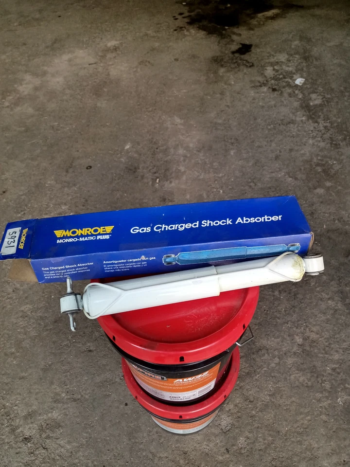 2 AMORTIGUADORES TRASEROS EN STOCK PARA BUICK, OLDSMOBILE Y PONTIAC 1969-1979  Foto 1 de 1