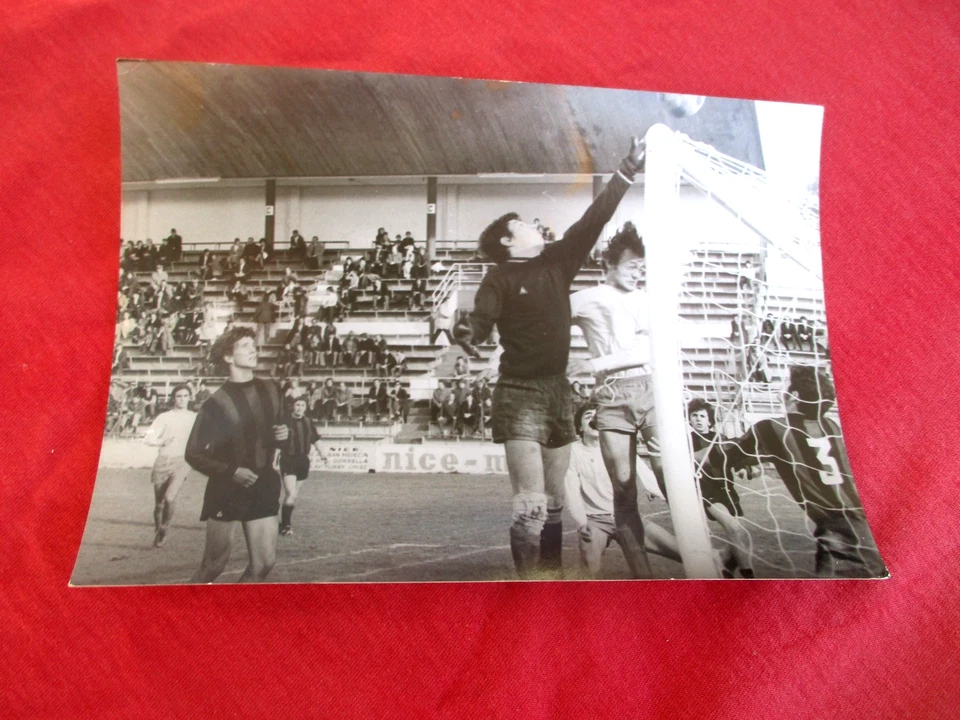 OGC NICE LES CAILLOLS Criterium Juniors Annees 70  Photo presse football - Photo 1/1