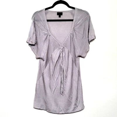 Blusa Banana Republic Monograma Grande Gris Seda Corbata Frontal Romántica Tranquila Lujo Foto 1 de 4