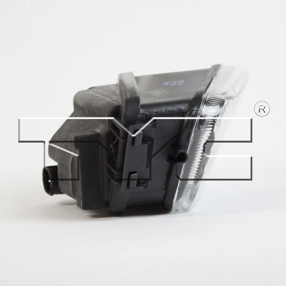 TYC 19-0015-00 Fog Light Assembly For 96-02 BMW 528i 540i Z3 - Image 1 of 4
