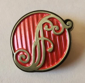 2024 New Wicked Movie Glinda's Shiz University Pin Pink Mint! No Box - Picture 1 of 2