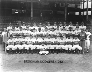 Brooklyn Dodgers 1952 Jackie Robinson 10 x 8 brillante foto de equipo sin firmar - Imagen 1 de 1