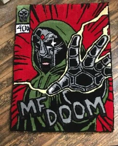 Maßgefertigter MF Doom getufteter Teppich, Madvillainy Comics Teppich, Rap & Comics Fan Teppich - Bild 1 von 3