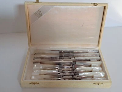 M25-4-2 THOMAS PRIME & SON Obstbesteck versilbert mit Perlmutt-Griffe um 1870 - Bild 1 von 4