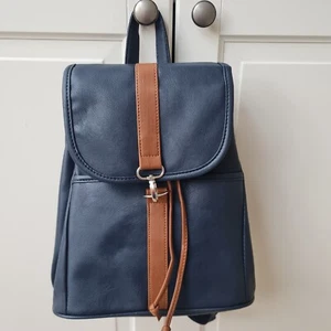 Damen City Rucksack aus Lederimitat in blau - Bild 1 von 5