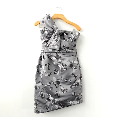 Mini Vestido de Cóctel Plateado XS Deshuesado Acanalado Asimétrico THAKOON NUEVO CON ETIQUETAS $2,490 Foto 1 de 4