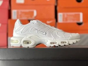 DS NIKE AIR MAX PLUS WHITE PLATINUM WOMEN’S SIZE 8.5 DM2362-100 - Imagen 1 de 11