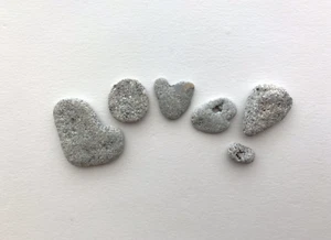 ¡AMOR en forma de letra natural! Letrero de palabras piedras de playa rocas guijarros arte/artesanía bruja EE. UU. - Imagen 1 de 11