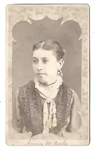 Portrait von Anna M. Neely antike Studiofotografie um 1900 - 1920 - Bild 1 von 1